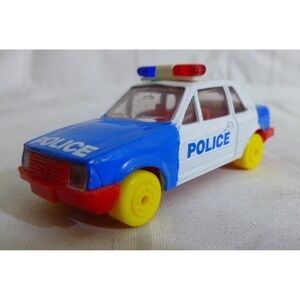 1/64 Scale 1980's Ford Escort 1.6i Diecast Police Car Toy - Maisto First Wheels